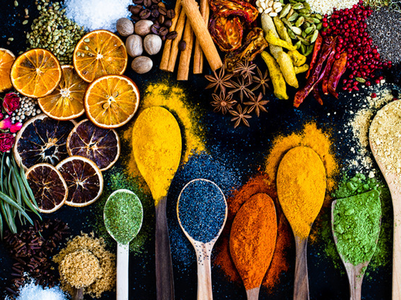 Przyprawy w diecie wegetariańskiej i wegańskiej – jak zastąpić mięso i dodać smaku?