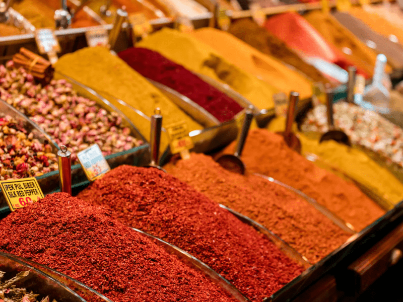 Zdrowie i przyprawy: Jak korzystać z naturalnych dodatków dla dobra organizmu