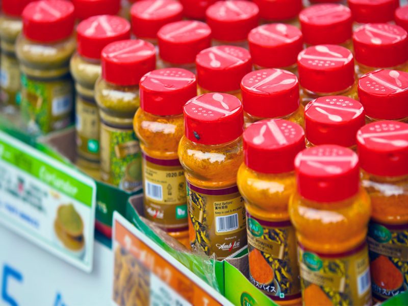 Szkodliwość mikroplastików z plastikowych opakowań w przyprawach